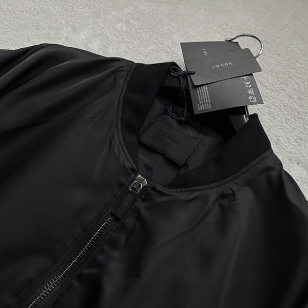 希少プラダ Re Nylon ボンバージャケット 偽物 pul09923